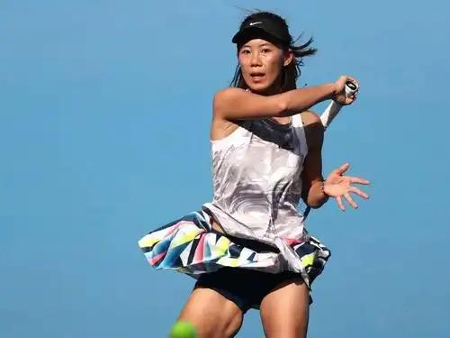 从长沙到湖州，同遇头号种子，从吞蛋到相持，杨一迪在进步