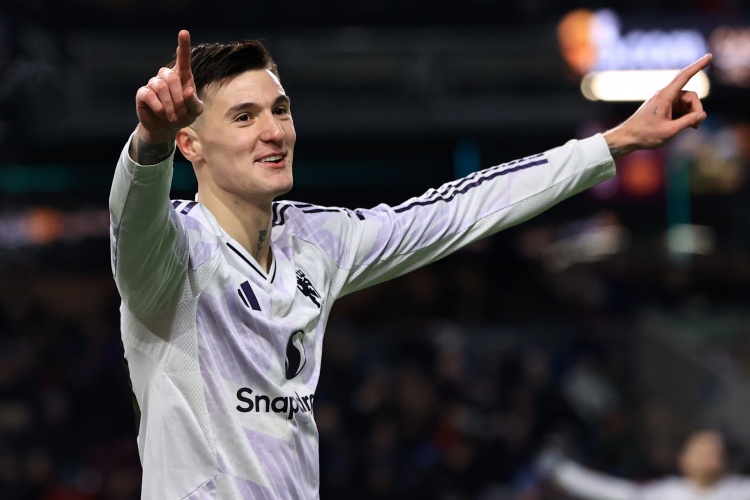 fbsports-10分钟内梅开二度！英超官方：曼联前锋舍什科当选本轮最佳球员