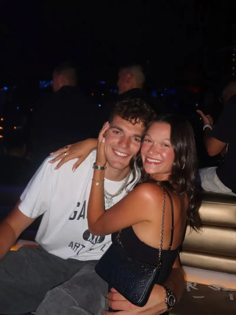 fbsports-恩爱！多诺万-克林根Ins为女友庆生：生日快乐，永远爱你