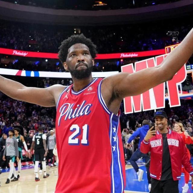 fb体育-话里有话？恩比德：没有夺冠压力 两届MVP不也无冠？