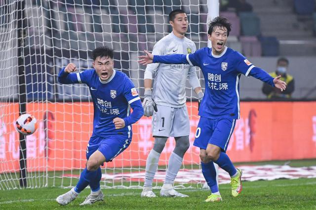 fb体育-【中超】邓涵文破门埃德米尔森点射 国安0比2三镇