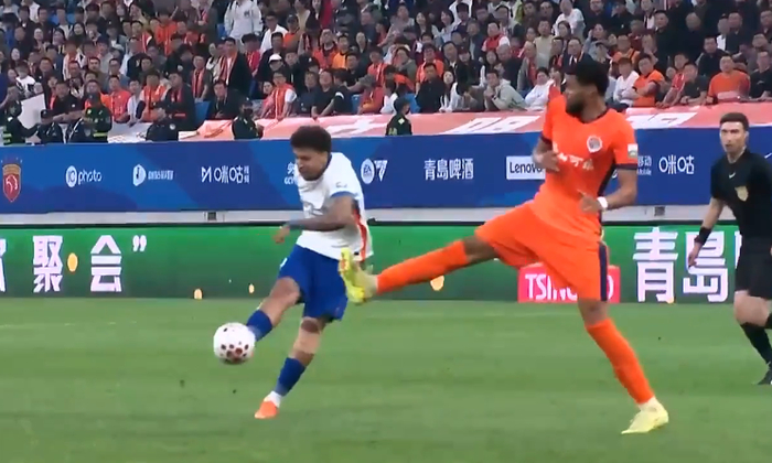 fbsports-1-4!泰山失误不断+毫无斗志,一场惨痛失利引发连环质疑|青岛海牛|泰山队|克雷桑|山东泰山|中超联赛_新浪体育_新浪新闻