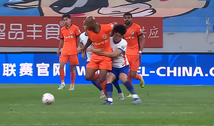 fbsports-1-4!泰山失误不断+毫无斗志,一场惨痛失利引发连环质疑|青岛海牛|泰山队|克雷桑|山东泰山|中超联赛_新浪体育_新浪新闻
