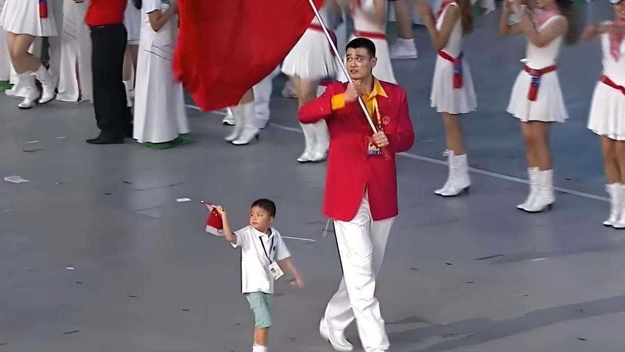 fbsports-林浩:汶川地震9岁小英雄,被姚明抱上奥运,发誓考清华,现状如何