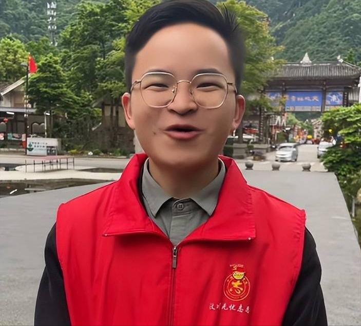 fbsports-林浩:汶川地震9岁小英雄,被姚明抱上奥运,发誓考清华,现状如何